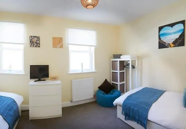 Beach Rest - Sleeps 5 Great Central Location Filey